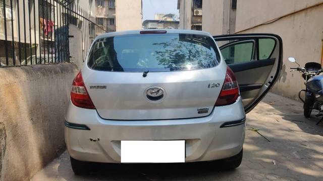 https://images10.gaadi.com/usedcar_image/4442448/original/processed_f98478b7-8edc-428b-a692-84b5072a3437.jpeg?imwidth=6401