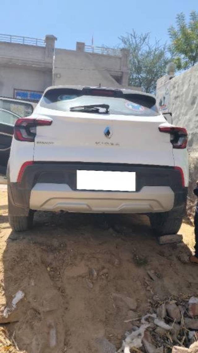 https://images10.gaadi.com/usedcar_image/4442602/original/processed_f7143413-fc3a-4628-b335-9c2252980e57.jpg?imwidth=6401