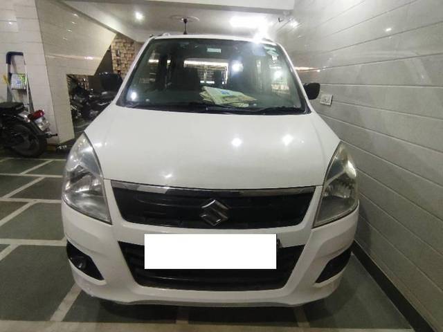 https://images10.gaadi.com/usedcar_image/4443322/original/processed_7496ea10-2402-4c32-a8f6-6828bd5e18d3.jpg?imwidth=6402
