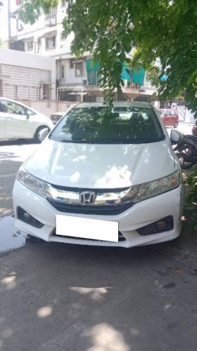 https://images10.gaadi.com/usedcar_image/4443821/original/processed_d23554d5-740c-433c-8d21-8299590006aa.jpg?imwidth=6400