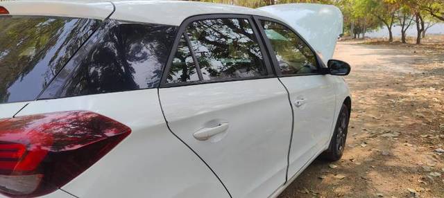 https://images10.gaadi.com/usedcar_image/4443881/original/ce344c1c193eaec191999cd9170d885a.jpg?imwidth=6400
