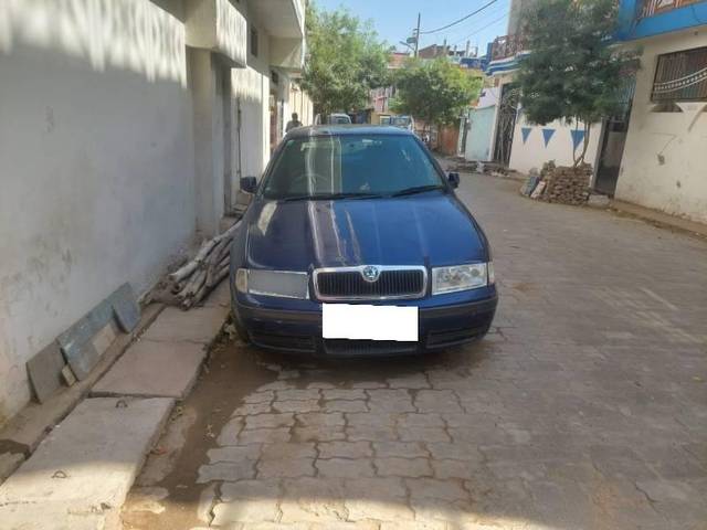 https://images10.gaadi.com/usedcar_image/4444179/original/processed_a101c935-548f-436d-ad5a-4773111b8c87.jpg?imwidth=6400
