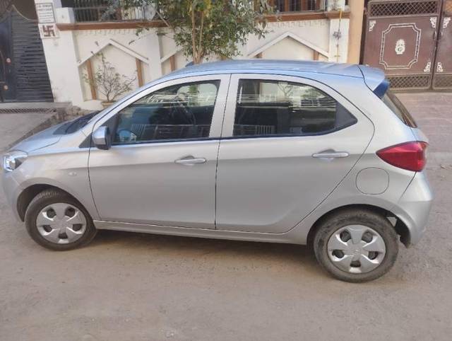 https://images10.gaadi.com/usedcar_image/4444921/original/processed_ad9b6f5f-824c-4973-8cec-1af6f7d60ebe.jpg?imwidth=6402