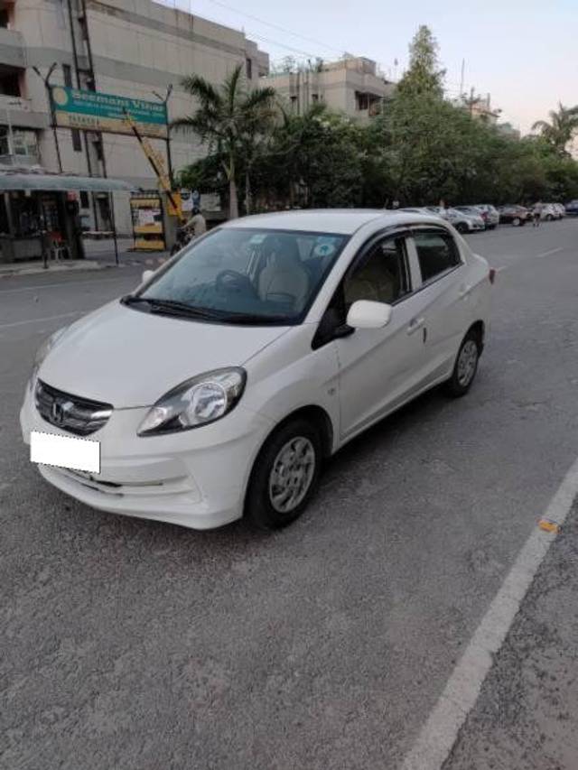 https://images10.gaadi.com/usedcar_image/4445112/original/processed_226b64b5-393a-419c-8844-cc623daa2a2e.jpeg?imwidth=6400