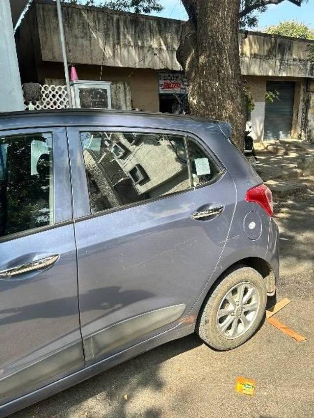 https://images10.gaadi.com/usedcar_image/4445204/original/processed_8142bfa7-590a-4080-9d20-5ab3736996c5.jpeg?imwidth=6402