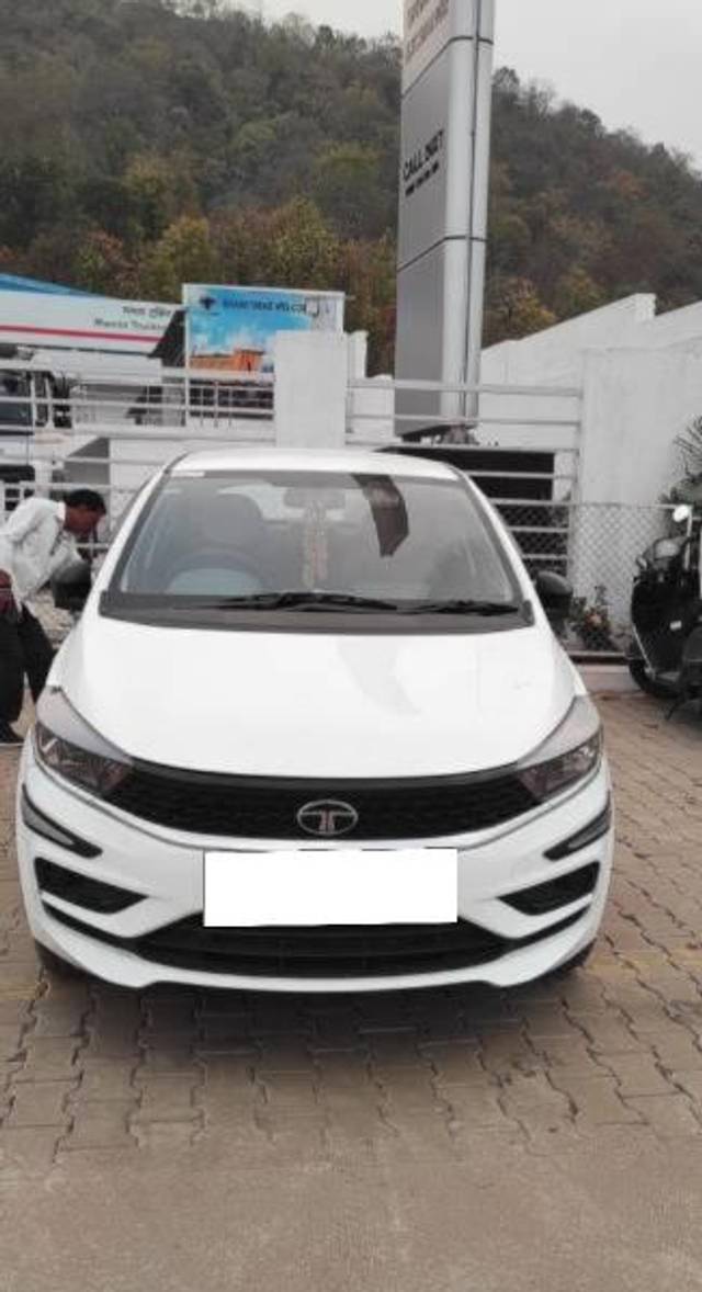 https://images10.gaadi.com/usedcar_image/4445489/original/processed_fc92072d-3ac7-4a9b-bcc8-1512807dc69b.jpg?imwidth=6402