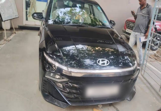 https://images10.gaadi.com/usedcar_image/4445610/original/fa25edab-2a63-452b-8c7b-f70be97e734b.?imwidth=6400
