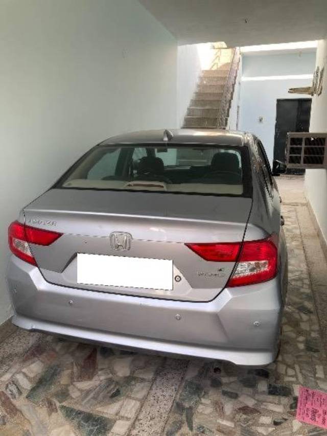 https://images10.gaadi.com/usedcar_image/4445637/original/processed_1e696507-57fa-4145-8e60-b944086cfe05.jpg?imwidth=6401