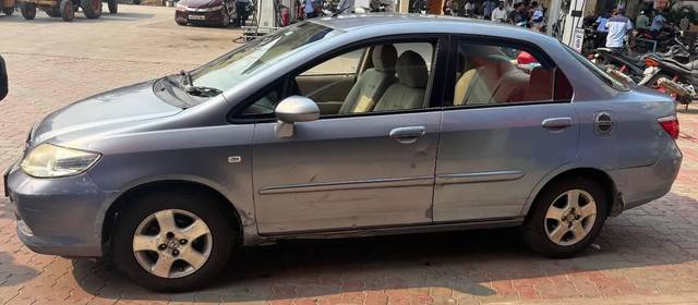 https://images10.gaadi.com/usedcar_image/4446104/original/processed_1d3c0d66-cc28-435a-8867-4248a55d4fb4.jpeg?imwidth=6402