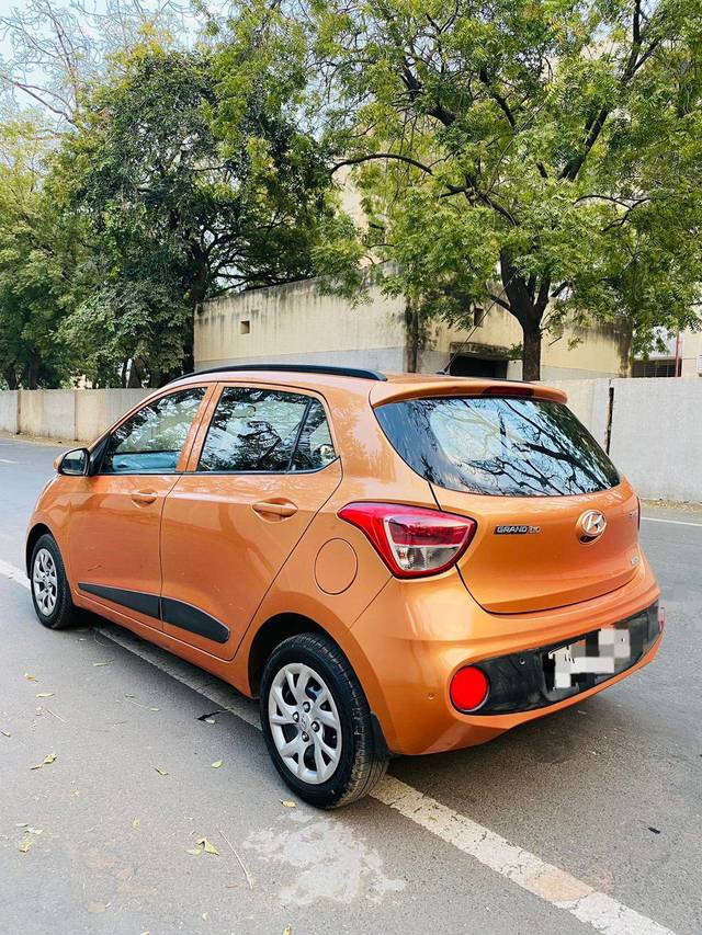https://images10.gaadi.com/usedcar_image/4446299/original/a59cb0230982a237faf0fbb76a95a3f9.jpg?imwidth=6402