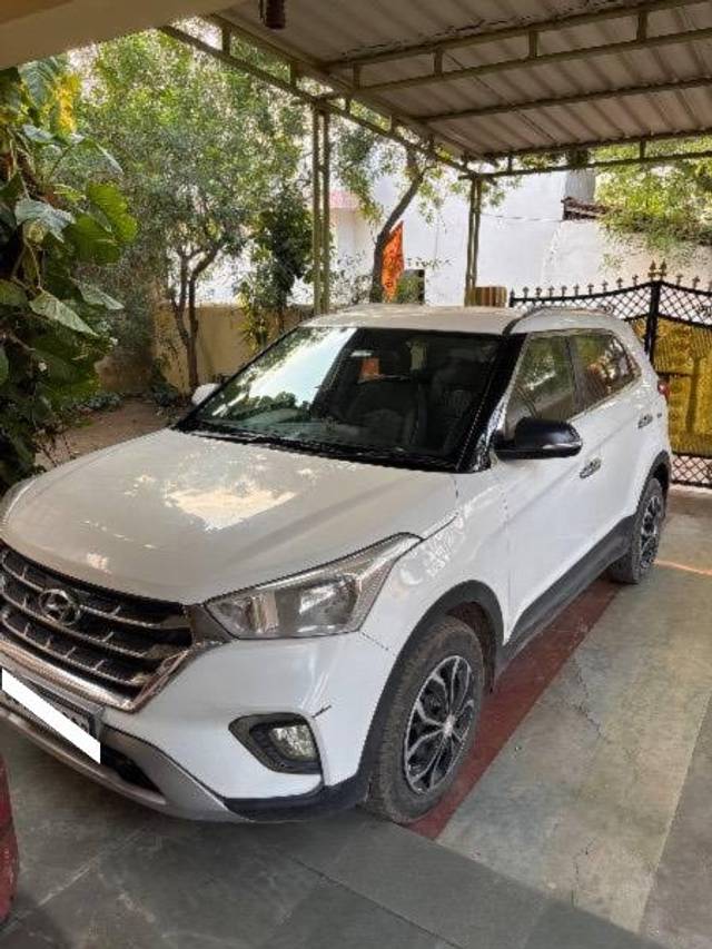 https://images10.gaadi.com/usedcar_image/4447804/original/processed_1a5ea7b0-7122-4089-82e8-b5496dd8f0f0.jpg?imwidth=6400