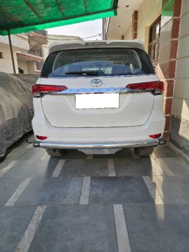 https://images10.gaadi.com/usedcar_image/4447919/original/processed_b74a8507-6004-4987-b122-a24c2715c102.jpg?imwidth=6401