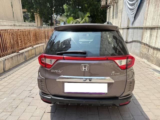 https://images10.gaadi.com/usedcar_image/4448282/original/processed_a76bacfa54fbe5fa4f3f0c07e7e2dfef.jpg?imwidth=6401