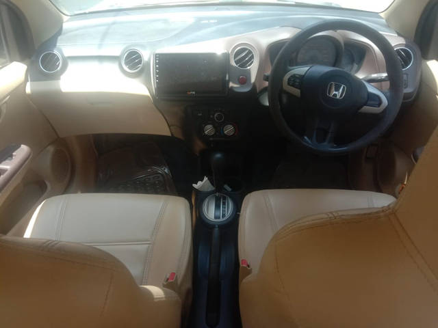 https://images10.gaadi.com/usedcar_image/4448441/original/1def08d8a34ab75bc8252d35f0320a11.jpg?imwidth=6402