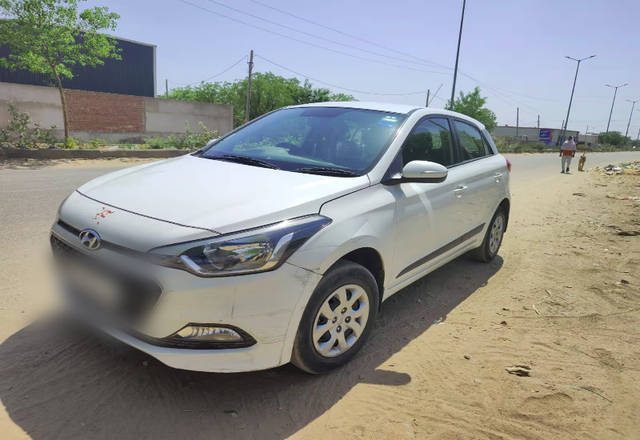 https://images10.gaadi.com/usedcar_image/4448685/original/65109d30-0829-42c3-a56c-1379e011b133.?imwidth=6401