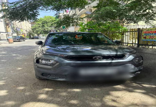 https://images10.gaadi.com/usedcar_image/4448724/original/44a691b5-84dd-4bbc-b34b-76cf2d496b74.?imwidth=6400