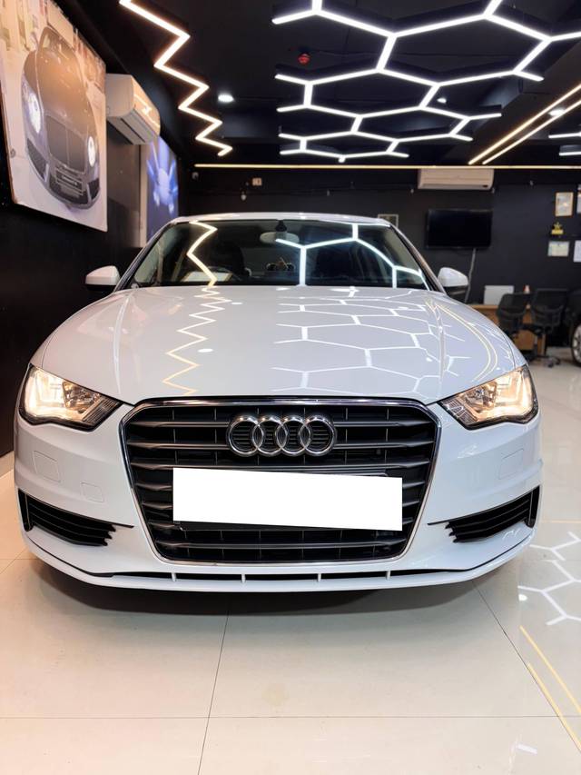 https://images10.gaadi.com/usedcar_image/4449045/original/processed_38cf6ef13be108539fdb747793f0c65b.jpg?imwidth=6400