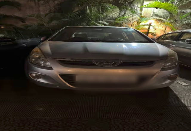 https://images10.gaadi.com/usedcar_image/4449226/original/f1a79400-f426-4d9c-a388-ccdc134bfd65.?imwidth=6400