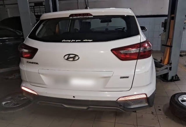 https://images10.gaadi.com/usedcar_image/4449321/original/7b72ece8-4d07-493e-9abe-a536293ab138.?imwidth=6400