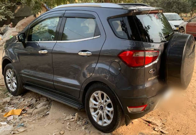 https://images10.gaadi.com/usedcar_image/4449675/original/35214730-d379-4429-816e-7157991aea16.?imwidth=6402