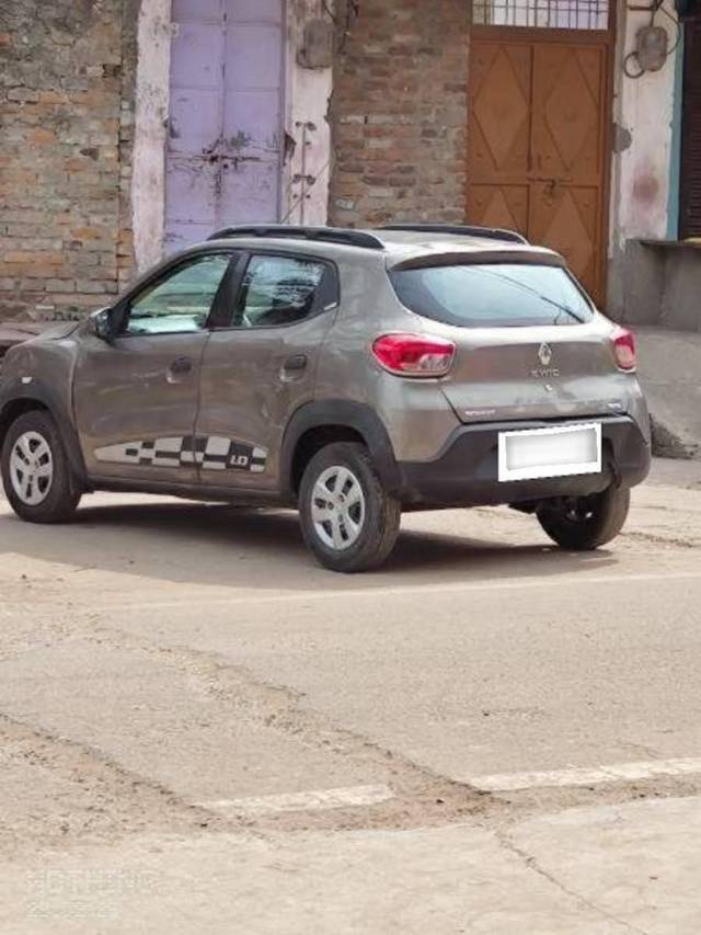 https://images10.gaadi.com/usedcar_image/4449948/original/processed_processed_processed_200e477b-680e-4818-bf88-6da0f43f7f5e.jpg?imwidth=6402