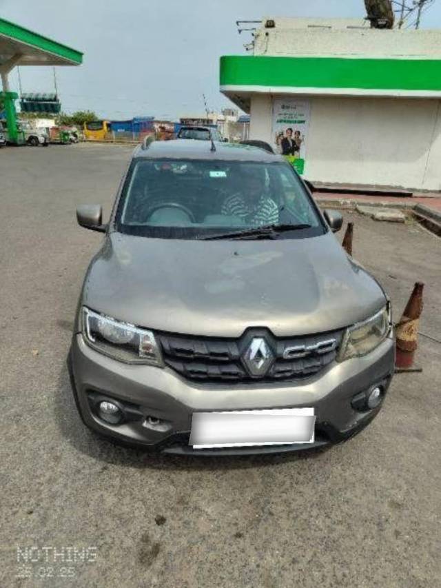 https://images10.gaadi.com/usedcar_image/4449948/original/processed_processed_processed_e79bbc66-292a-40ba-8e1b-c8bec5a6f596.jpg?imwidth=6400
