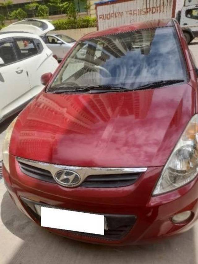 https://images10.gaadi.com/usedcar_image/4450041/original/processed_processed_bfc37e31-4180-4326-861a-9bc088316ab7.jpeg?imwidth=6402