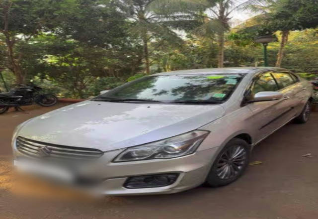 https://images10.gaadi.com/usedcar_image/4450198/original/fd4bb015-1cdc-48fd-ada0-84ca30c902a9.?imwidth=6401