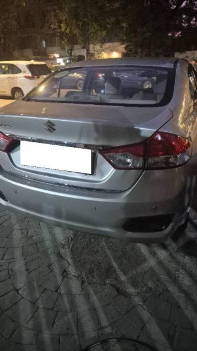 https://images10.gaadi.com/usedcar_image/4450284/original/processed_011f72dc-fac8-44bf-8268-eca355ffcfbf.jpg?imwidth=6401
