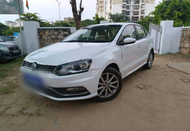 https://images10.gaadi.com/usedcar_image/4450454/original/3a09fb09-71ee-4723-87c5-e912ffa6068a.?imwidth=6401