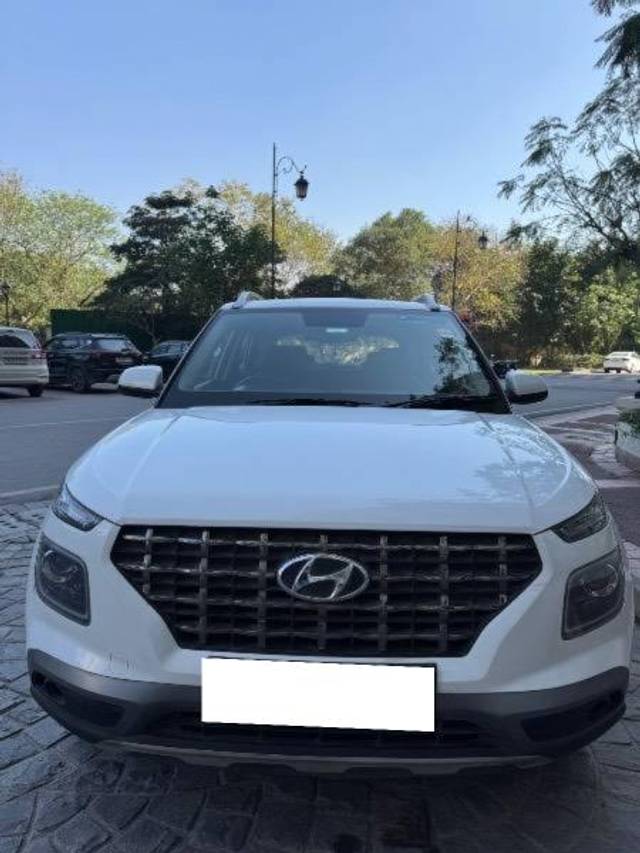 https://images10.gaadi.com/usedcar_image/4450666/original/processed_8a91c8d2-1099-4918-9f76-fc51840824ca.jpeg?imwidth=6400