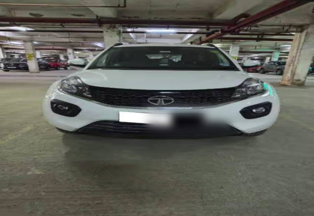 https://images10.gaadi.com/usedcar_image/4451114/original/f06313ce-0d69-461b-a830-1778b3321122.?imwidth=6400