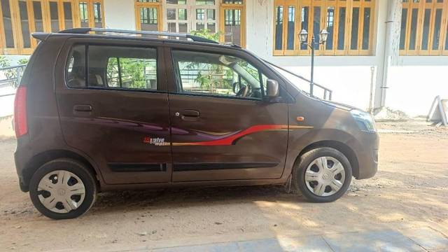 https://images10.gaadi.com/usedcar_image/4451233/original/processed_7c5fb2fe-b816-438c-b1a7-d8bfd11212a1.jpg?imwidth=6401