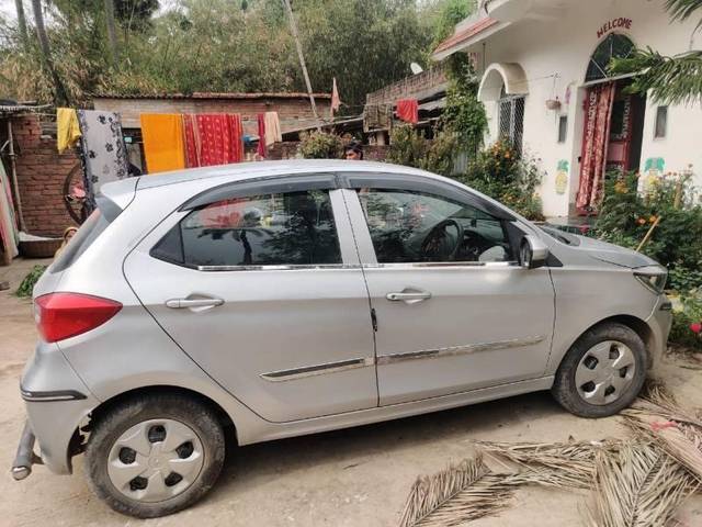 https://images10.gaadi.com/usedcar_image/4451440/original/processed_0bdc1210-c5a2-4da5-8195-ea902093b47e.jpg?imwidth=6402