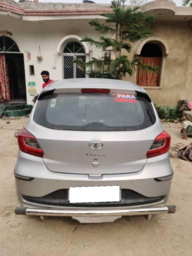 https://images10.gaadi.com/usedcar_image/4451440/original/processed_6968b1bb-d36d-4122-be51-ef76a4fbd92e.jpg?imwidth=6401
