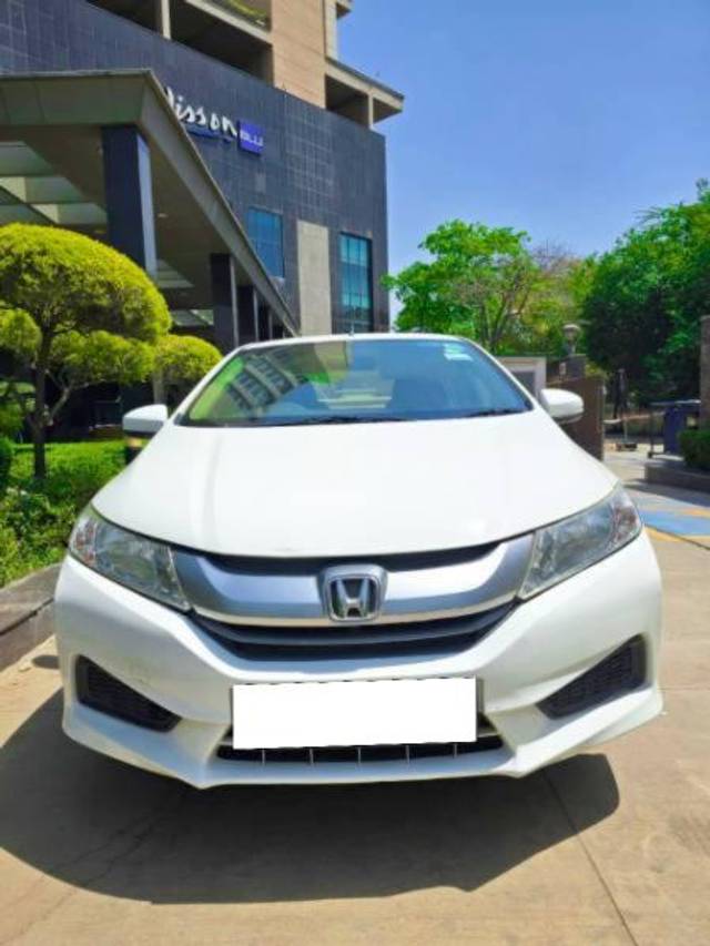 https://images10.gaadi.com/usedcar_image/4451486/original/processed_8897bb54-db28-4334-8304-5a7d601b31dc.jpg?imwidth=6400