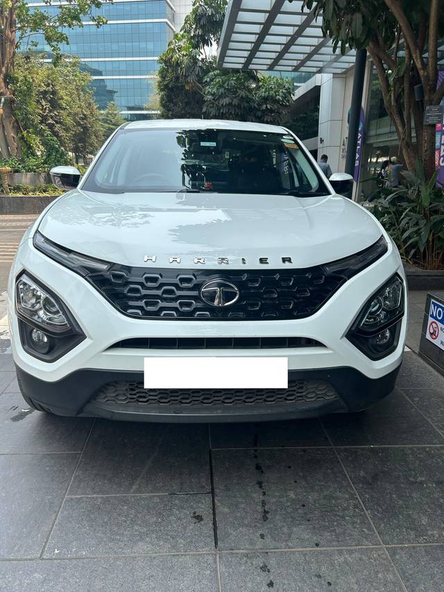 https://images10.gaadi.com/usedcar_image/4452259/original/processed_556a3955-3bb5-43a7-a773-ee8fd538f14d.jpeg?imwidth=6400