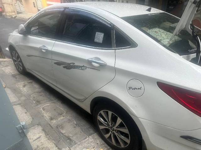 https://images10.gaadi.com/usedcar_image/4452271/original/processed_5c127683-3dec-4aaf-8ed7-9850cfb9a052.jpeg?imwidth=6402