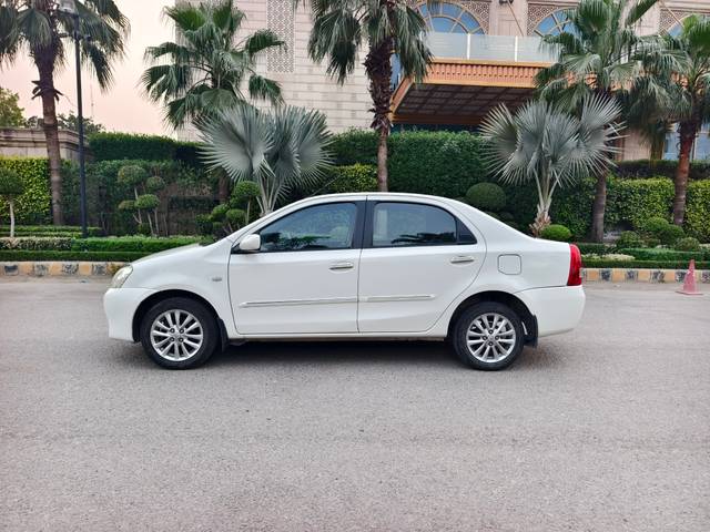 https://images10.gaadi.com/usedcar_image/4452328/original/f2b86b97b85051fb10340a40b626da4e.jpg?imwidth=6402