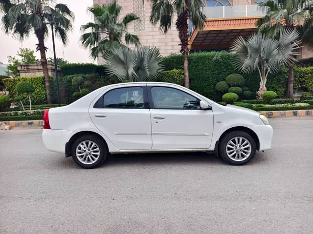 https://images10.gaadi.com/usedcar_image/4452328/original/processed_f7c6a862701fe2e067e959f1f8f4c033.jpg?imwidth=6400