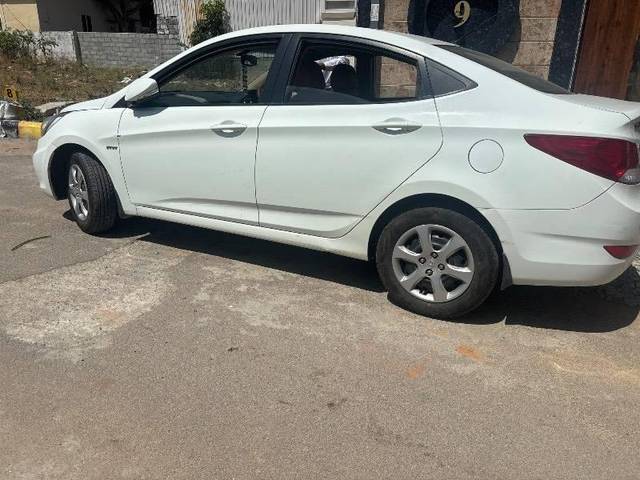 https://images10.gaadi.com/usedcar_image/4452429/original/processed_a323a1cf-60d9-4536-bec2-a2afa5a87f5a.jpg?imwidth=6401