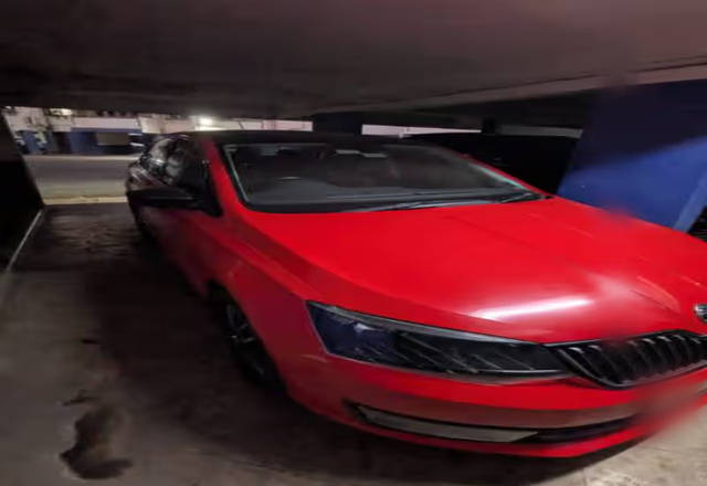 https://images10.gaadi.com/usedcar_image/4452439/original/e44da23a-435d-4f98-b1a3-5bb0d27e41cf.?imwidth=6402