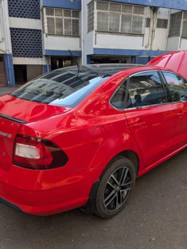 https://images10.gaadi.com/usedcar_image/4452439/original/processed_6480f937-fdc0-497d-b030-c569ccc92cce.jpeg?imwidth=6400