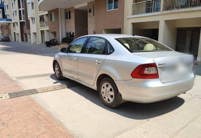 https://images10.gaadi.com/usedcar_image/4452529/original/21fd3664-ccc7-4a65-beeb-798ed3318cb4.?imwidth=6402