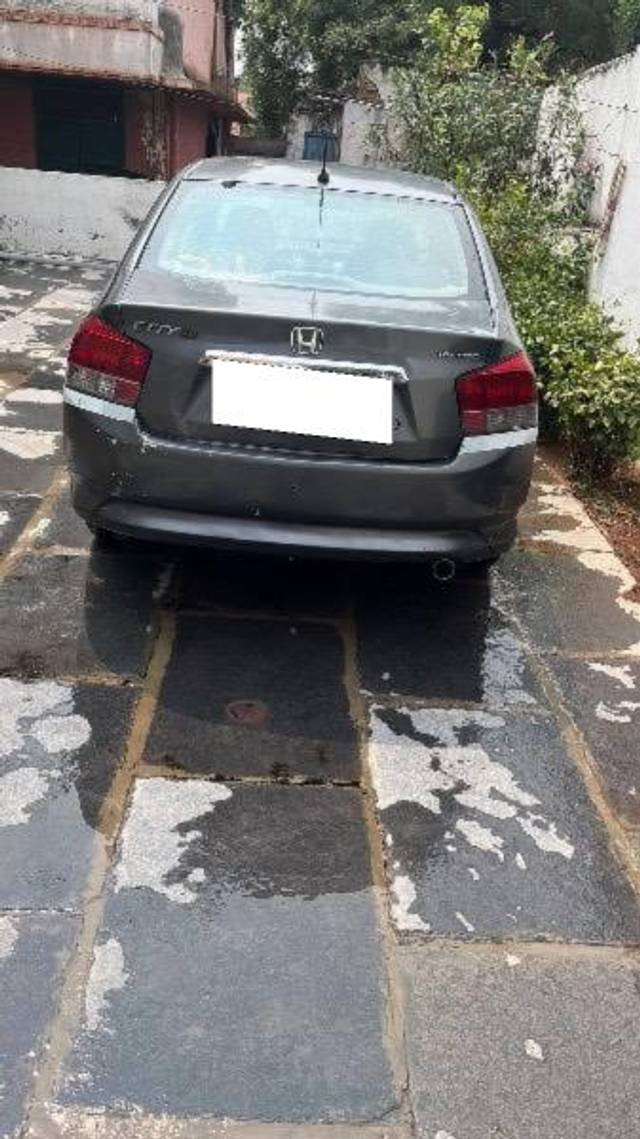 https://images10.gaadi.com/usedcar_image/4453304/original/processed_84eaf8a9-98f4-4d9e-85c9-b85c29814ee3.jpeg?imwidth=6401