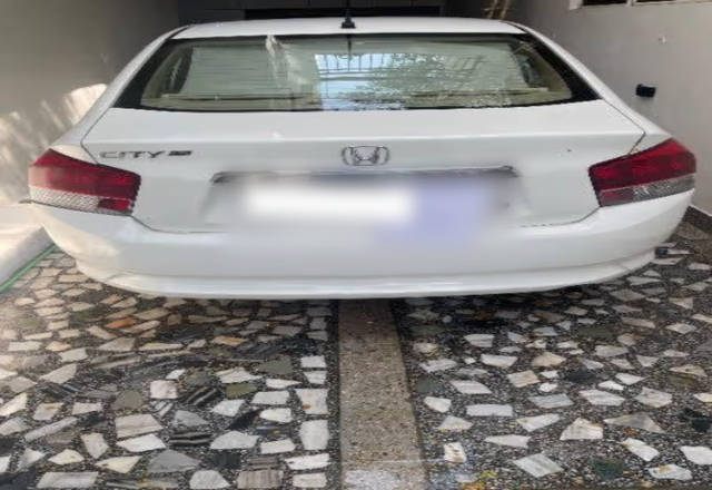 https://images10.gaadi.com/usedcar_image/4453306/original/869eaf9c-b80e-402e-b90f-85692e040890.?imwidth=6401