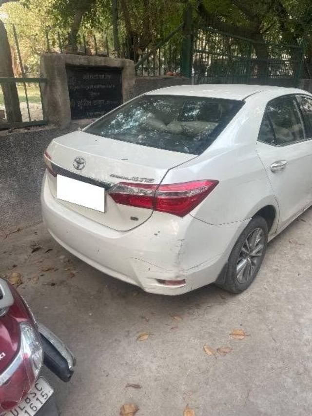 https://images10.gaadi.com/usedcar_image/4453542/original/processed_d5c9807e-80ee-4041-b4f0-33df5c43376e.jpg?imwidth=6401