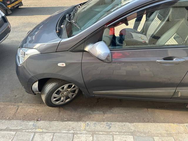 https://images10.gaadi.com/usedcar_image/4453752/original/08c791ba-7e1c-46a0-a6f8-44ebdf8c60d2.jpg?imwidth=6402