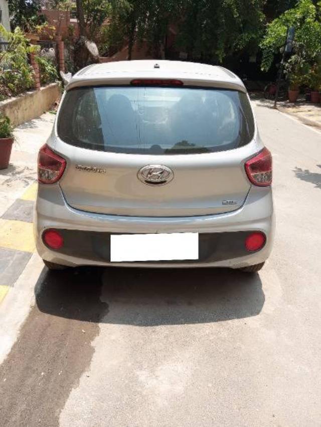 https://images10.gaadi.com/usedcar_image/4453805/original/processed_9688f1f8-a57a-44d3-a248-7d55fa7d14ee.jpg?imwidth=6402