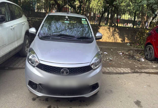 https://images10.gaadi.com/usedcar_image/4454495/original/7f70bb71-e316-44a3-8e03-9cf81d8f044f.?imwidth=6400